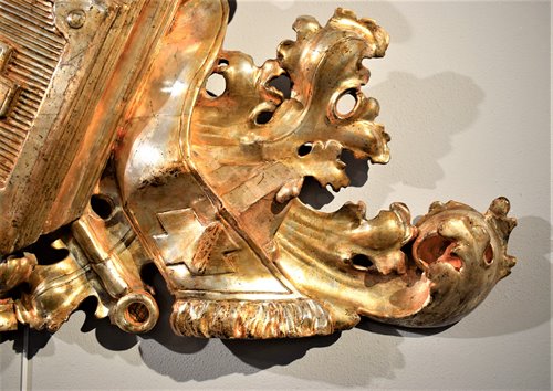 Carved and gilded baroque wooden frieze